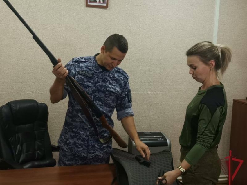 ​Военная медсестра из Читы передала ружьё на нужды бойцов СВО