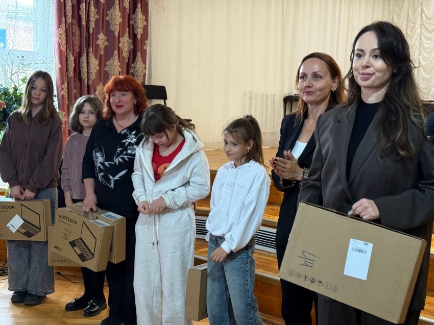 ​Творческие и спортивные дети Забайкалья получили подарки от благотворительного фонда «12 минут для души»