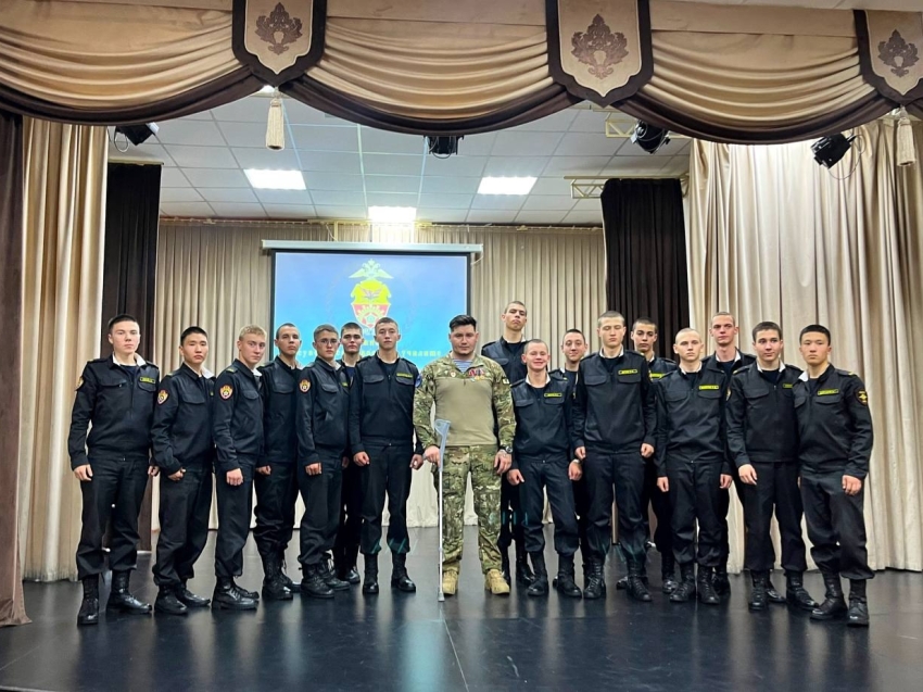 ​«Велес» рассказал о мужестве и героизме забайкальцев будущим стражам правопорядка 