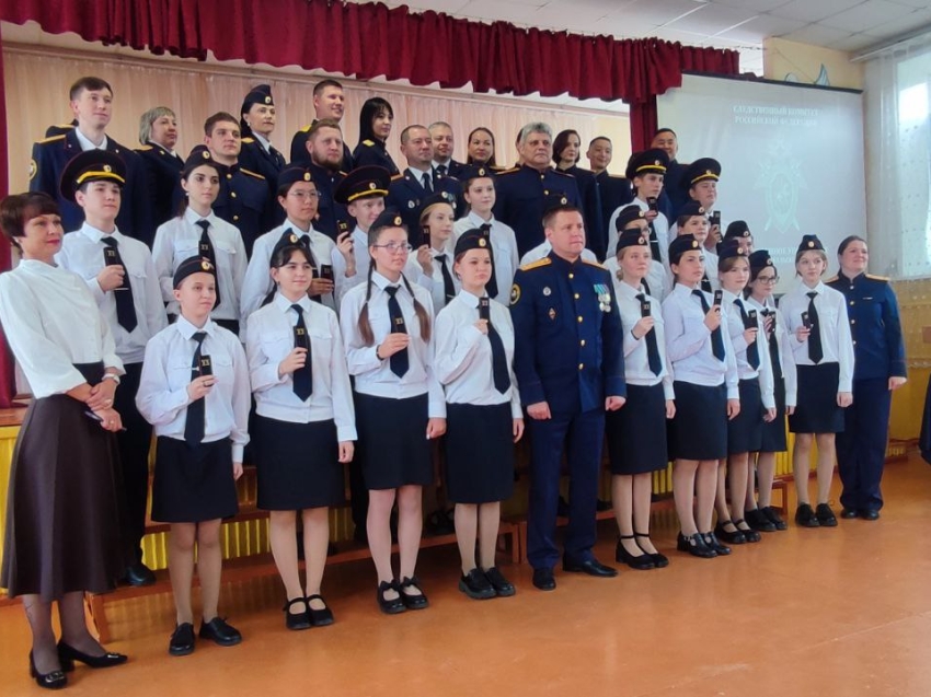 В школе № 19 в Чите открыли первый в Забайкалье кадетский класс Следственного комитета России