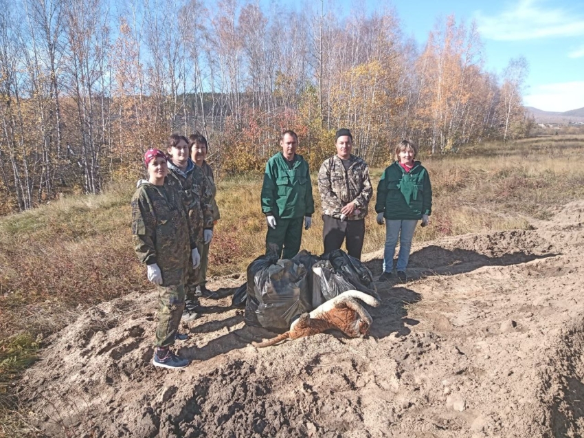 ​В Тунгокоченском лесничестве провели акцию «Чистый лес» и вывезли 70 кубов мусора