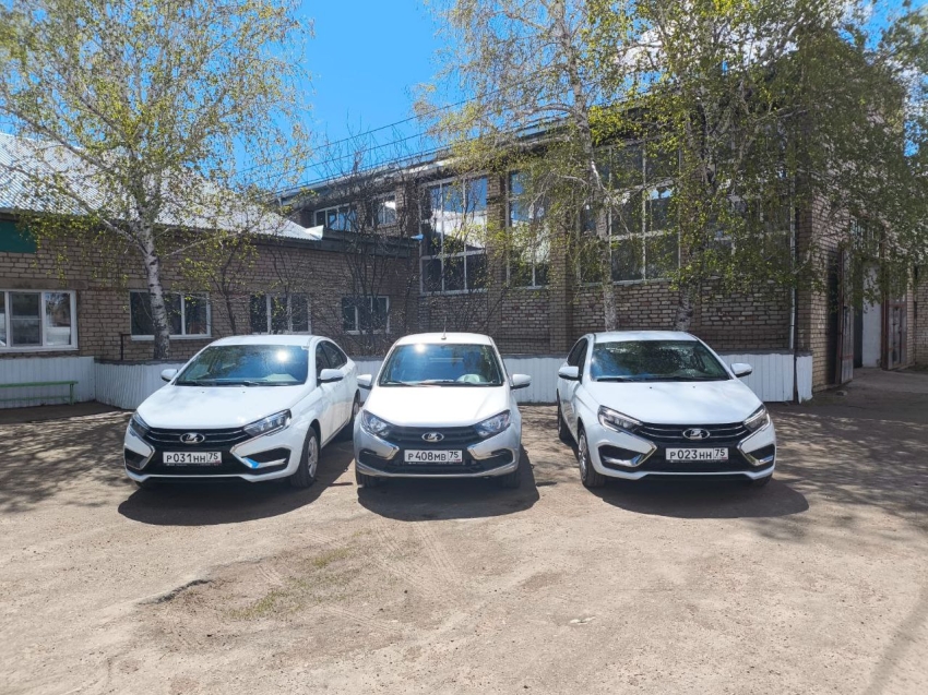 В Приаргунском колледже открыли две мастерские – по управлению легковыми авто и бульдозером