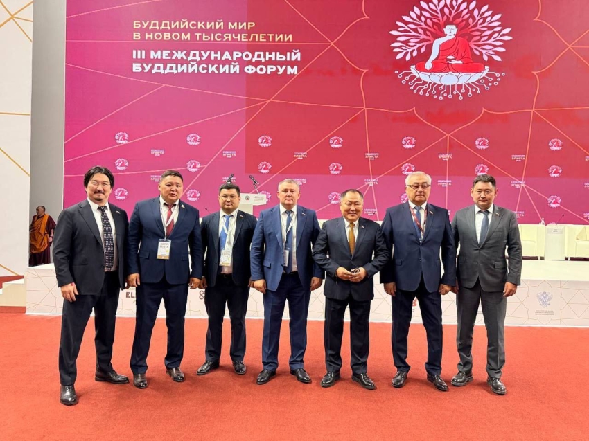 ​Баир Жамсуев принял участие в III международном буддийском форуме в Калмыкии