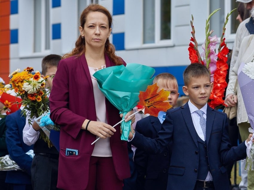 Сенаторы РФ от Забайкалья Баир Жамсуев и Сергей Михайлов поздравили педагогов региона с Днем учителя