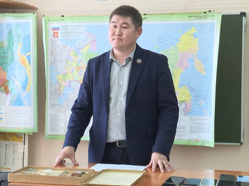 С передовой - к школьной доске: Ветеран спецоперации из Забайкалья стал учителем географии