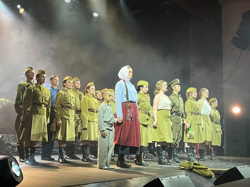 «Делать такие постановки – наш долг»: Театр Забайкалья начал сезон с музыкального спектакля «А зори здесь тихие»