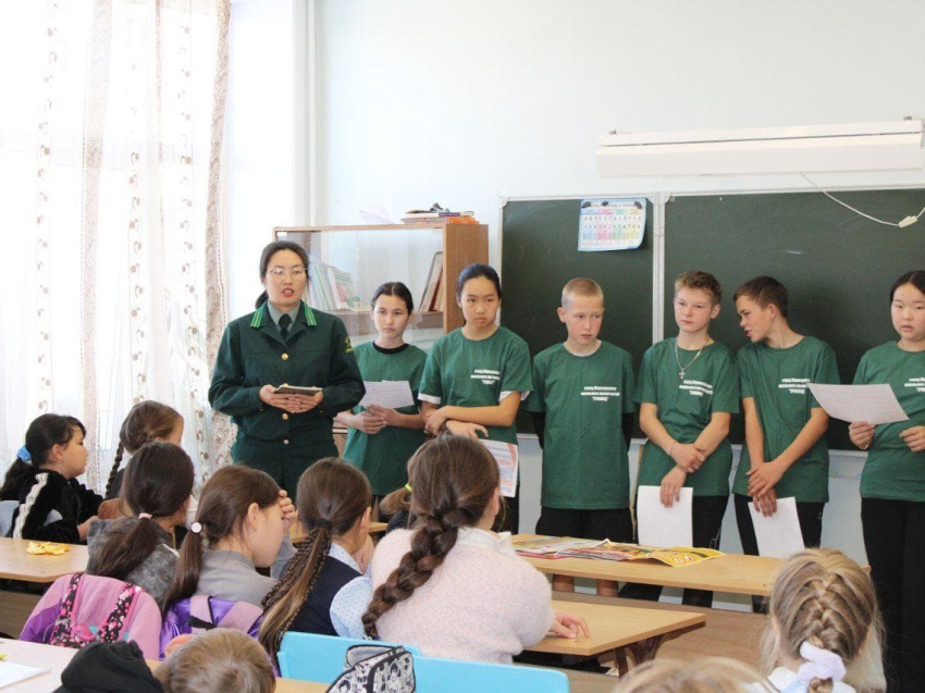 Мастер леса провела встречу по экологической грамотности со школьниками села Нарасун 