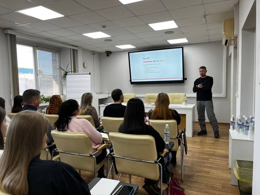 В Центре «Мой бизнес» Забайкалья начался двухдневный интенсив – его проводит известный путешественник 