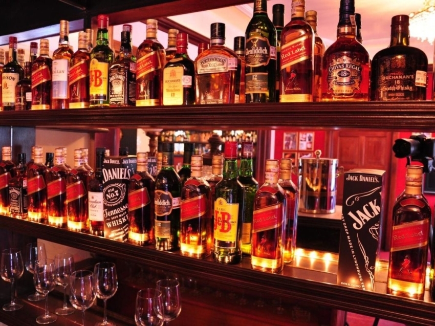 Парламент Забайкалья принял в двух чтениях закон о сокращении времени продажи алкоголя в общепите 