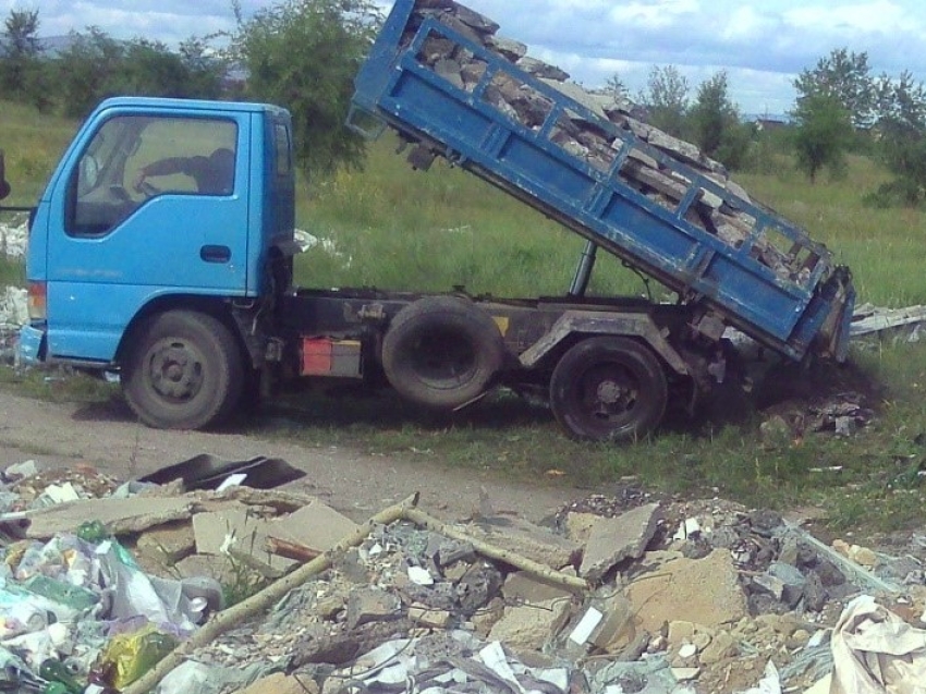 Двух забайкальцев оштрафовали за сброс мусора в неположенном месте