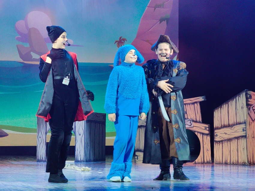 Артисты детского театра «Гуранёнок» покажут забайкальцам спектакль о дружбе необычного щенка и капитана дальнего плавания 