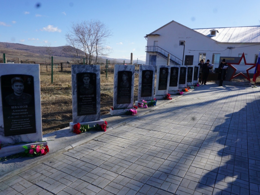 Сквер памяти ZOV и мемориальные доски землякам, погибшим в ходе СВО, открыли в селе Чирон Шилкинского района