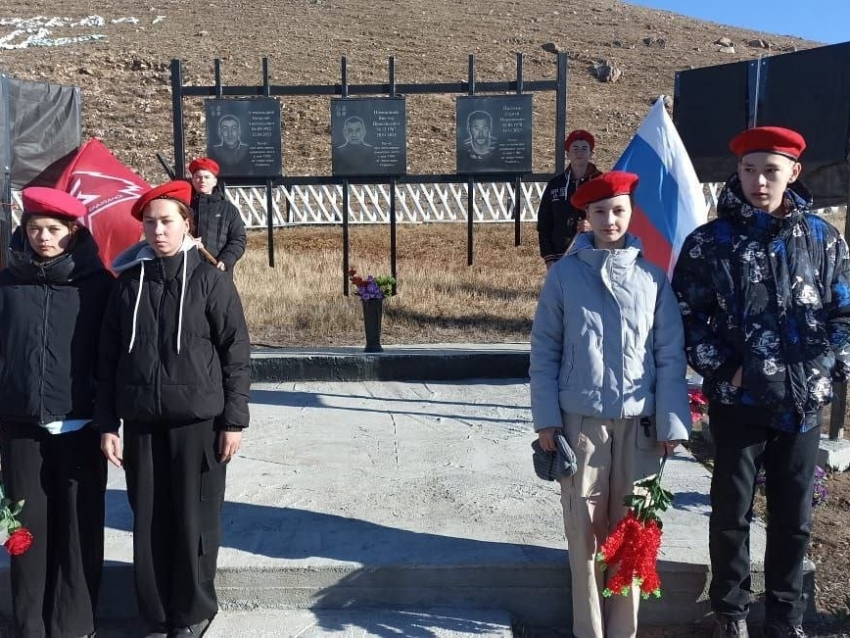 Мемориальные плиты в память о воинах, отдавших жизни за Родину в ходе СВО, открыли в селе Нижний Стан