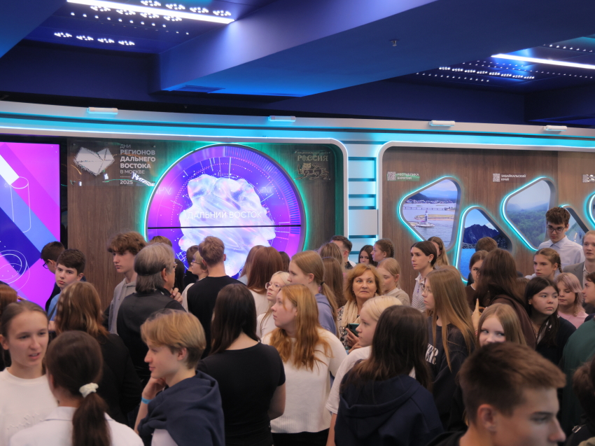 Школьников Москвы, Калуги и Коврова познакомили с Дальним Востоком в Национальном центре «Россия»