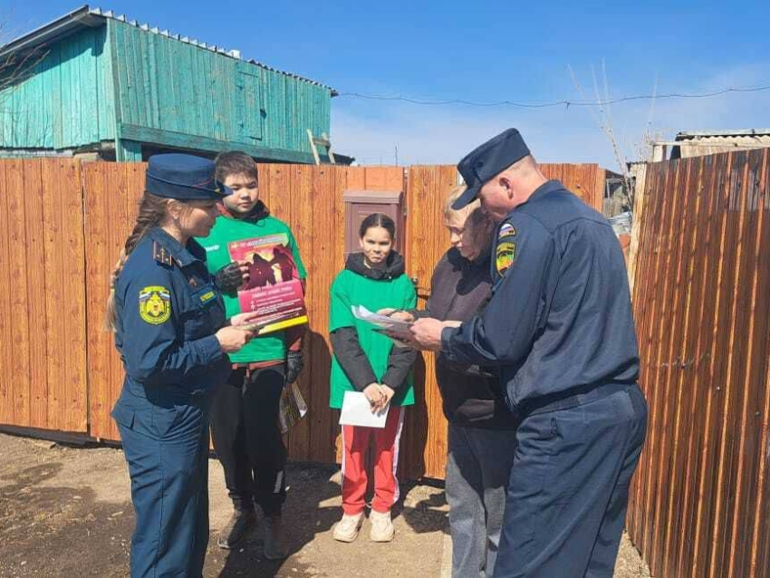 Сотрудники «Забайкалпожспаса» проводят подворовые обходы для снижения рисков возникновения бытовых пожаров