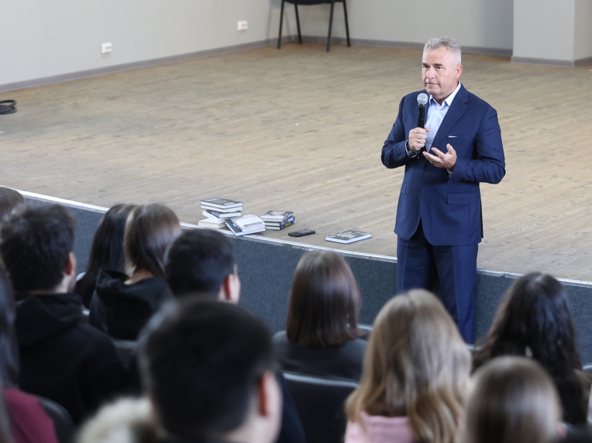 Павел Астахов рассказал о 30-летнем опыте юридической практики студентам профильного факультета ЗабГУ