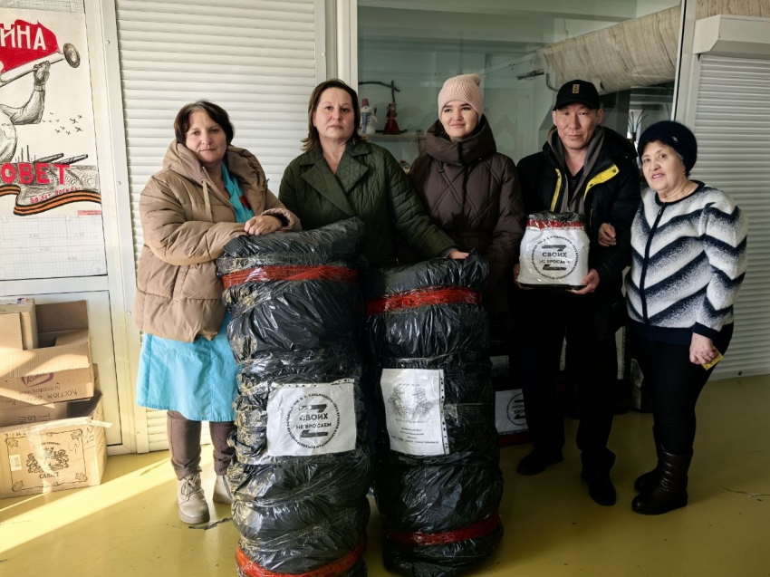 Сотрудники больницы Кандинского в Чите подготовили посылку бойцам в зону спецоперации