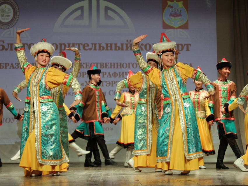 Хореографический ансамбль «Ульгэрэй орон» из Агинского отправляется покорять мир