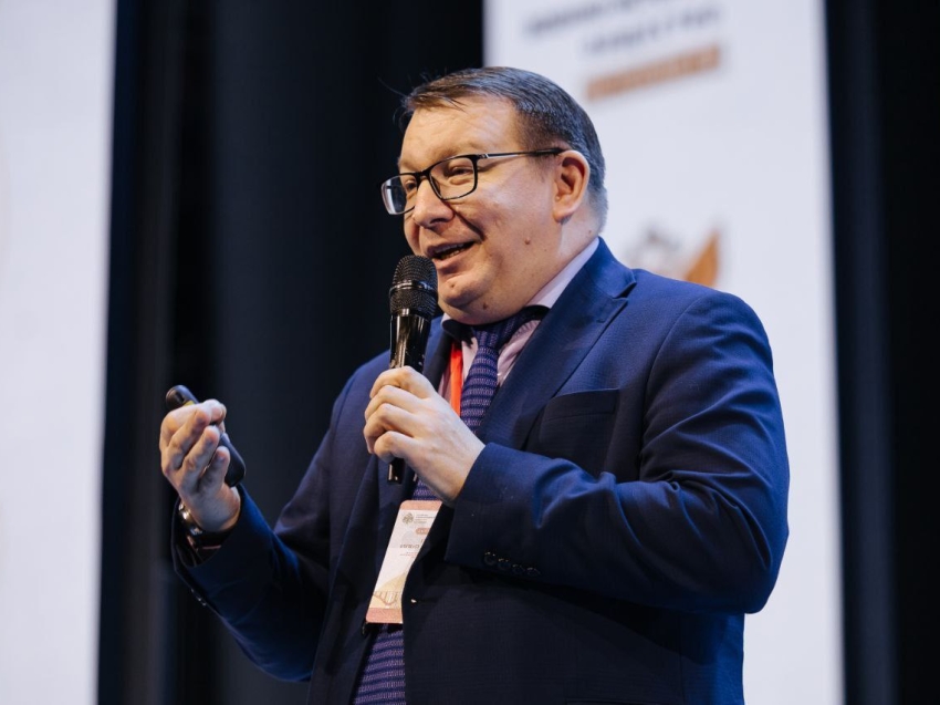 Русский форум: В современной образовательной повестке закладывается важная идея самобытности страны - как к этому подходят? 