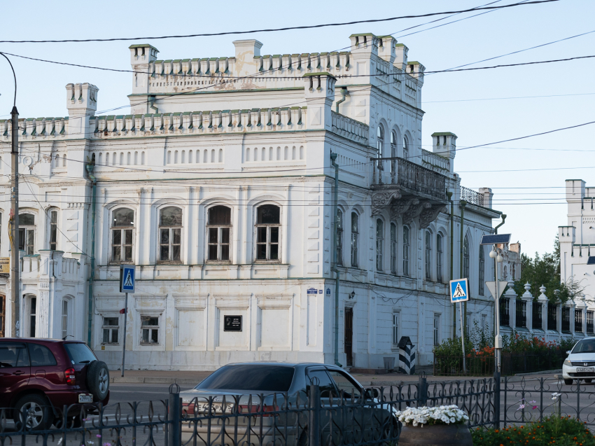 Родственница жены Михаила Бутина передала Нерчинскому краеведческому музею фотографии супруги купца и автограф художника Маковского