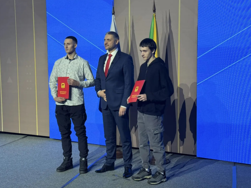 Прямой разговор — 2025: Губернатор Забайкалья вручил награды детям-героям