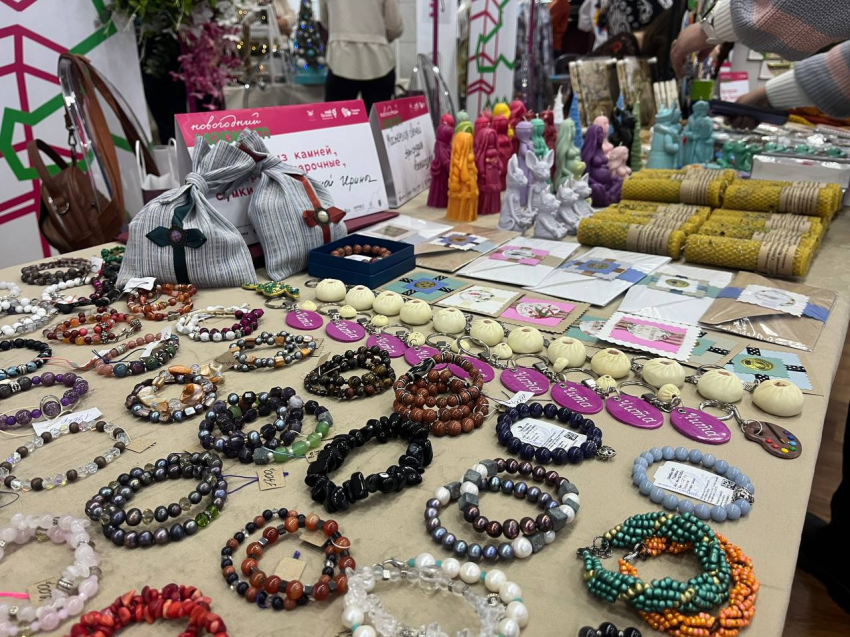 Блокноты, матрешки и украшения представят мастерицы Забайкалья в финале «Туристического сувенира» 