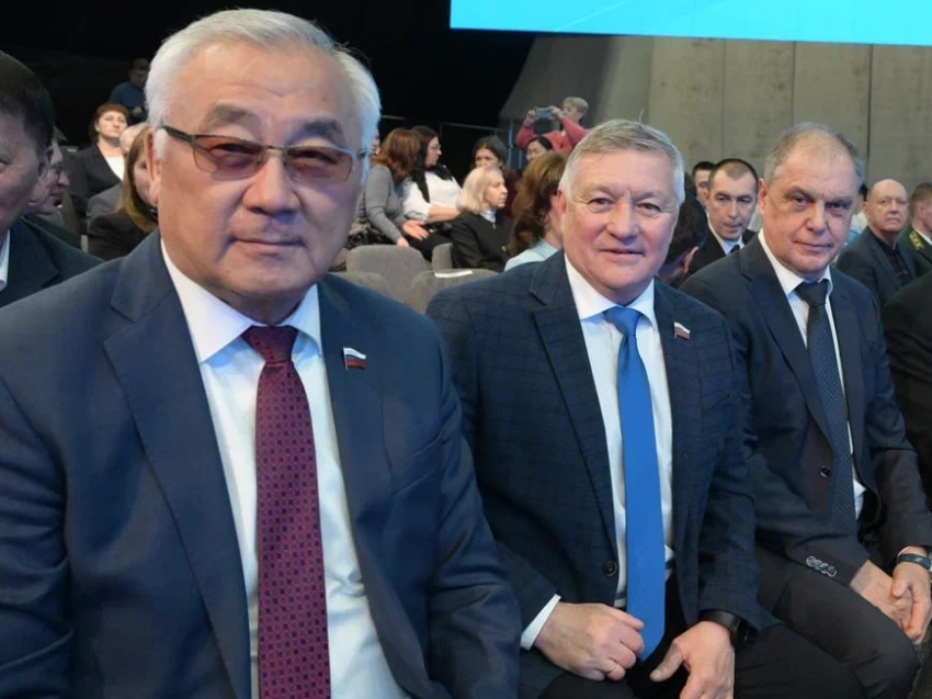 Сенаторы Баир Жамсуев и Сергей Михайлов поздравили забайкальцев с Днём Конституции