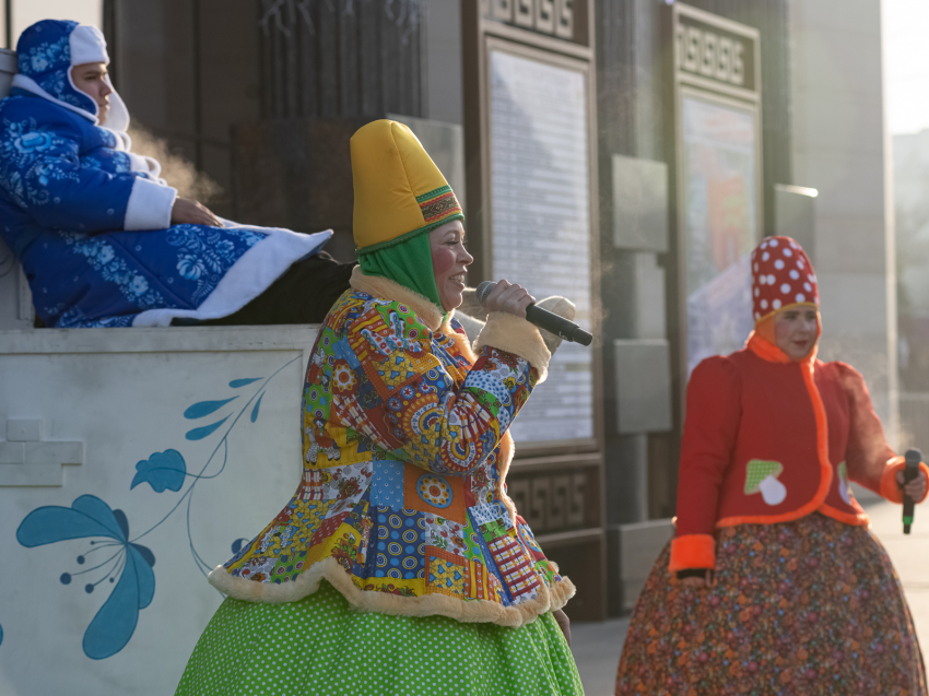 Песенка снеговика-почтальона и резвое сражение в снежки. Марафон новогодних поздравлений запустили в Забайкалье