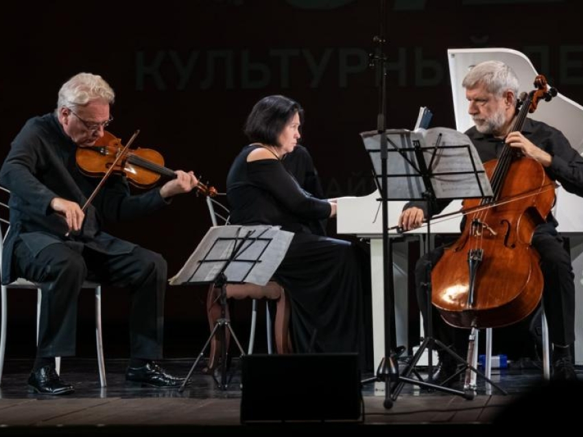 Два полюса романтической музыки услышат зрители концерта «Лундстрем трио» на Рождественском фестивале в Чите