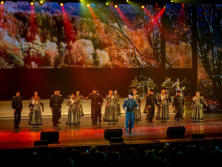 Итоги года «Забайкальских казаков»: Артисты осчастливили на 11 тысяч больше зрителей, чем в 2024 году