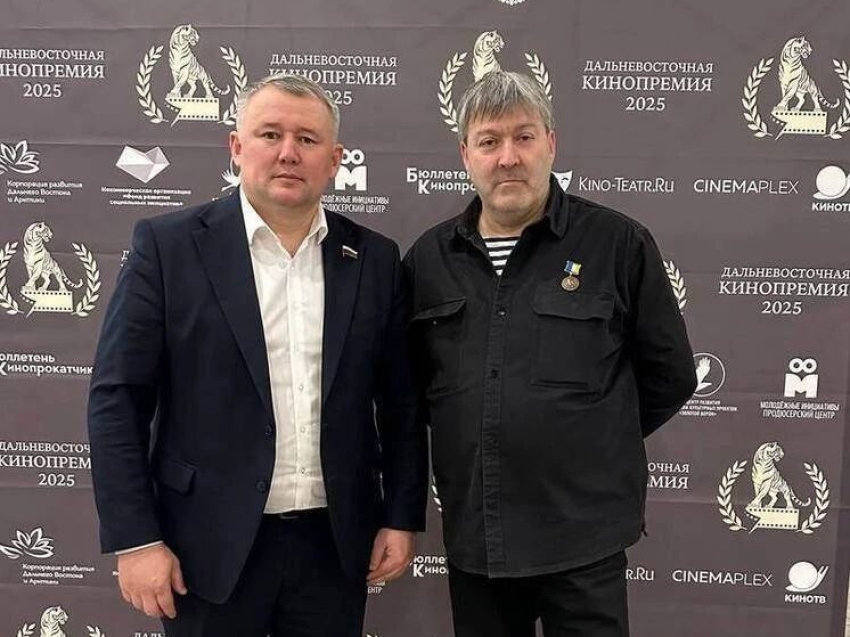 Режиссёру фильма «9 секунд» Олегу Штрому вручили медаль Алдара Цыденжапова 