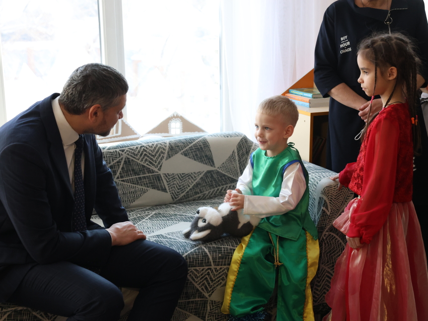 Александр Осипов подарил новогодние подарки воспитанникам Читинского центра помощи детям