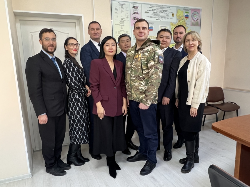 Руководители институтов поддержки бизнеса Забайкалья отправили землякам на СВО портативный генератор 