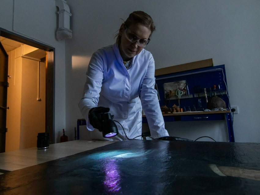 Реставрацию 150-летнего портрета брата Михаила Бутина начали в Чите 