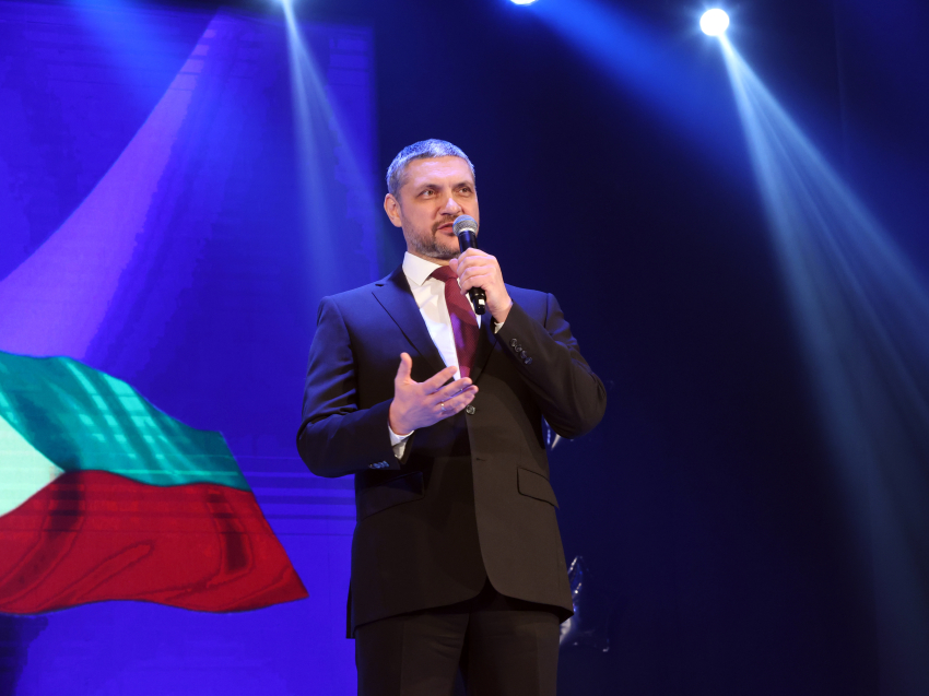 Александр Осипов поздравил сотрудников Следственного комитета РФ по Забайкалью с 15-летием со дня создания ведомства