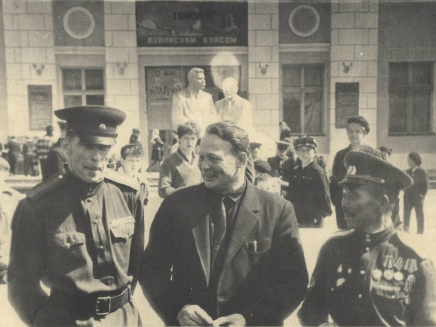 Редкое совместное фото разведчика Сергея Матыжёнка и снайпера Семёна Номоконова показали в архиве Забайкалья