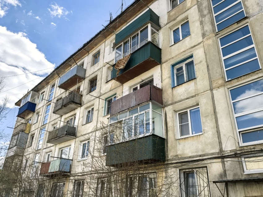 Расселение аварийного жилья в Забайкалье в 2026 году продолжается в рамках региональных программ 