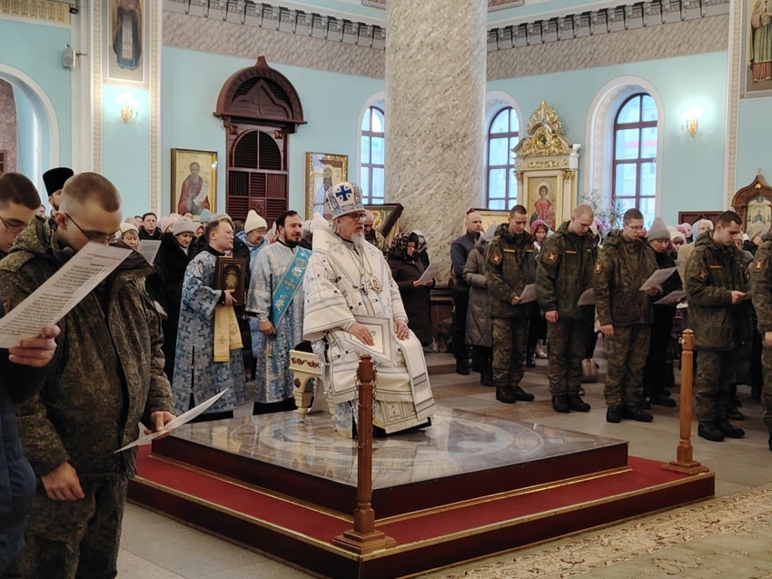 ​Митрополит Димитрий совершил литургию в праздник Сретения Господня в главном храме Забайкалья