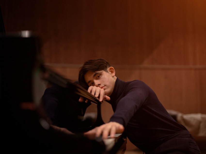 Пианисты из Великобритании и Китая приедут с концертами в Читу на юбилейный фестиваль «Цветущий багульник» (6+)