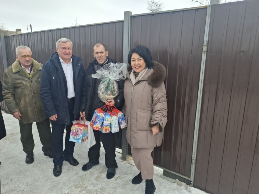 Аягма Ванчикова в Смоленке поздравила участников СВО с Днем защитника Отечества 