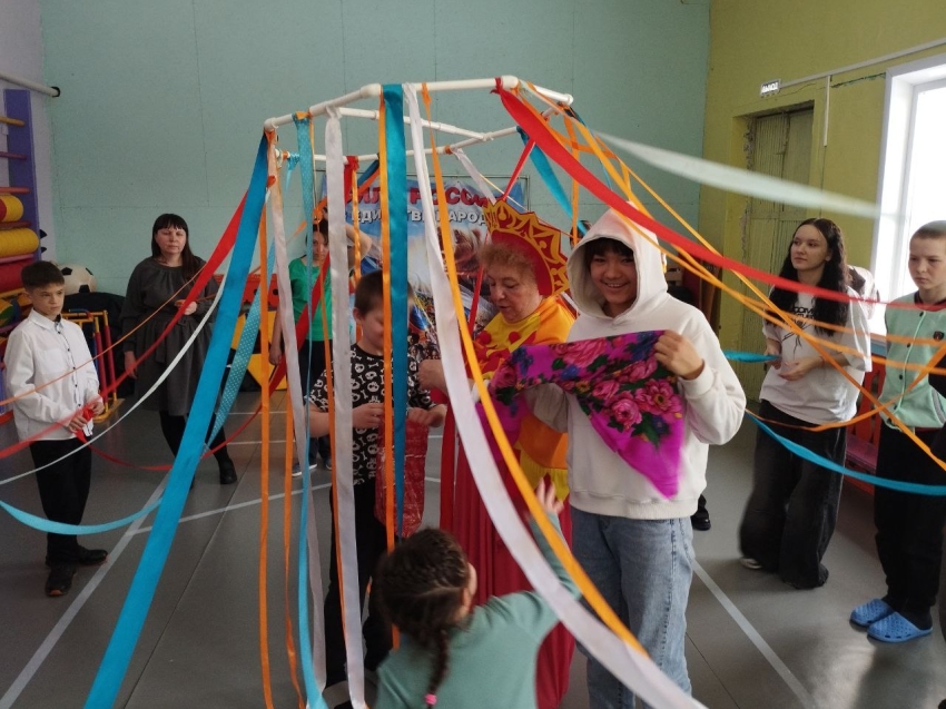 В Ясногорском центре соцобслуживания открыли Год единства народов России мастер-классами и блинами