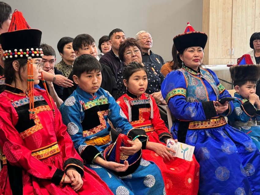 ​Участники панельной дискуссии в Агинском обсудили выбор между алкоголем и счастливой семьей