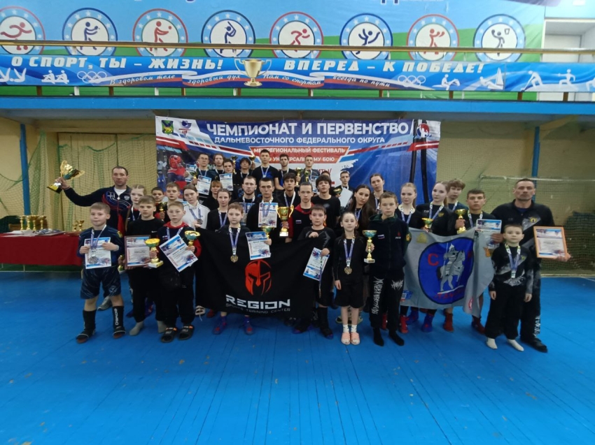 Спортсмены Забайкалья стали победителями и призерами межрегионального фестиваля по универсальному бою 