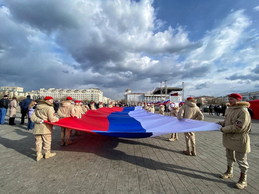 Севастопольский вальс станцуют забайкальцы на площади Читы в День воссоединения Крыма с Россией