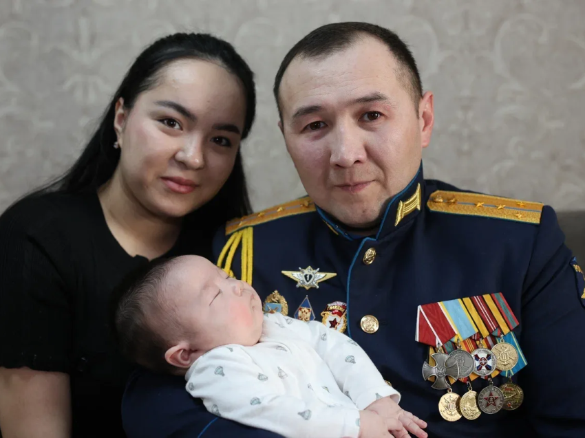 ​«Сила русских — в единстве»: Ветеран СВО Шавкат Суюнов проводит уроки мужества в школах Забайкалья