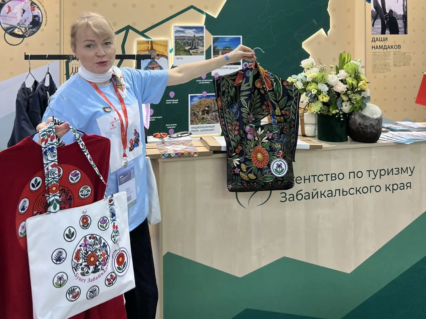 Брошюры, путеводители, календари и свечи: сотни подарков раздали забайкальцы на выставке «MITT-2026»