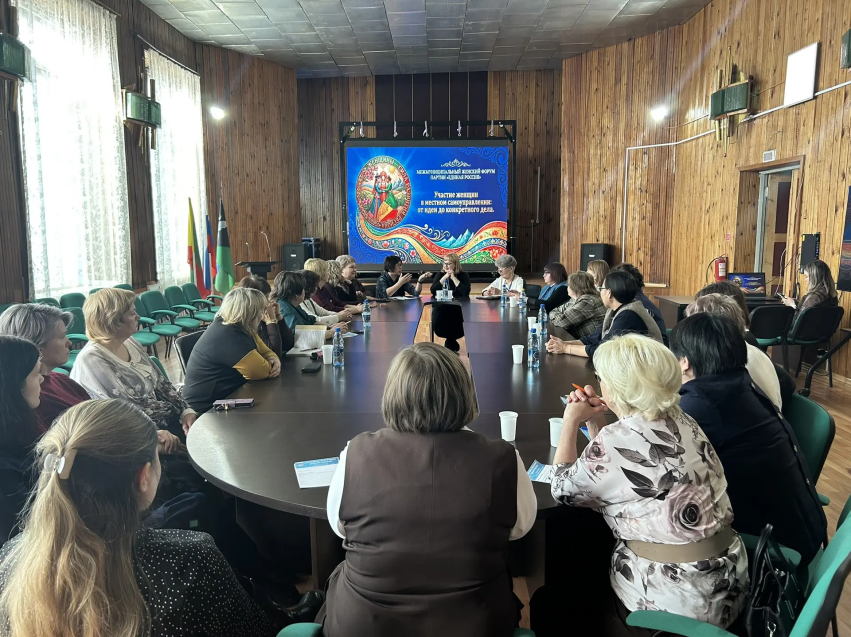  Пять дискуссионных площадок одновременно начали работу в рамках II межмуниципального форума в Борзе