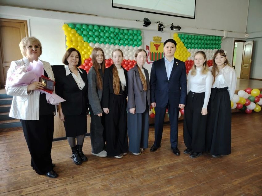 ​История мужества и самоотверженности: Герой России Балдан Цыдыпов встретился с учениками читинской школы №49