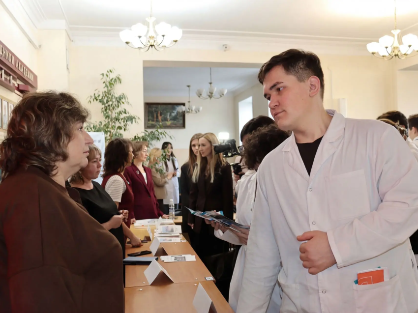 Ярмарку вакансий провели для 400 студентов и ординаторов Читинской медакадемии