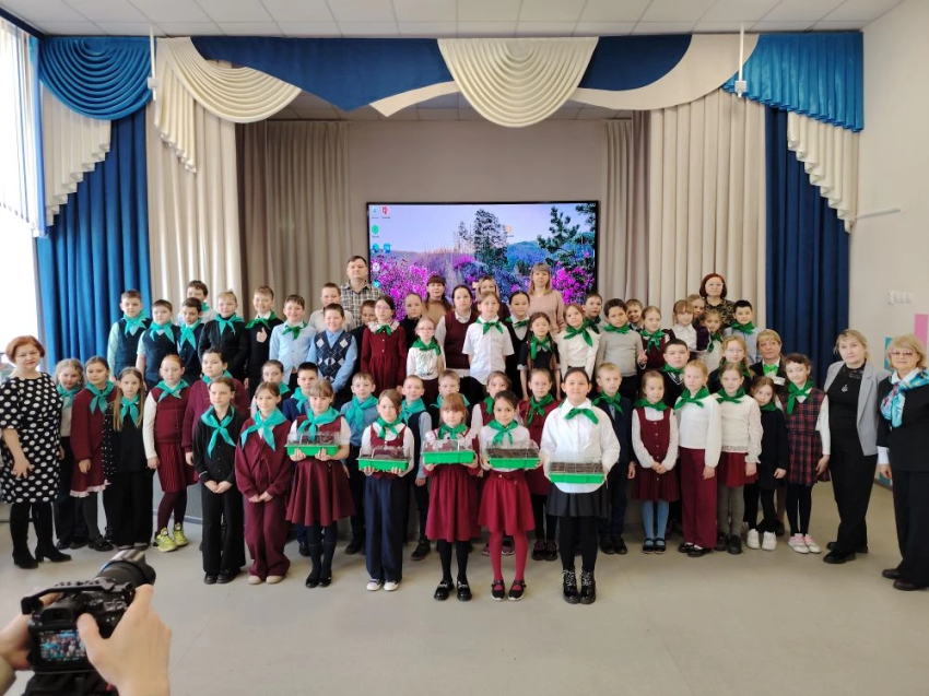 В забайкальской школе №25 прошёл первый «Зелёный урок»: ученики вырастят лес своими руками